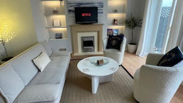 TV, fireplace
