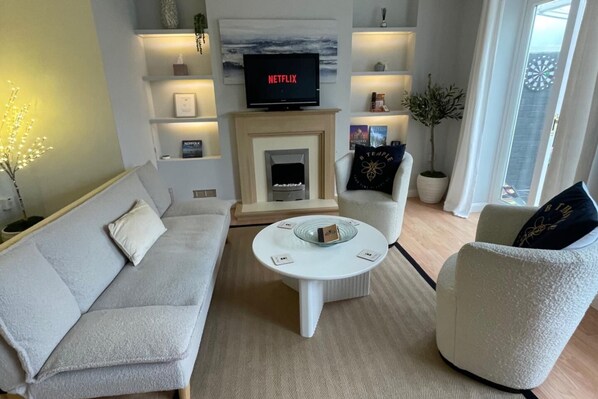 TV, fireplace