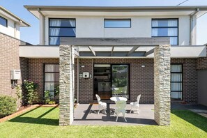 Outdoor dining - Entire Townhouse (Glen Waverley)