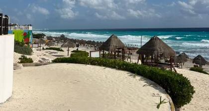 Turquoise River Villa: 3-Bedroom Retreat in Vibrant Playa del Carmen