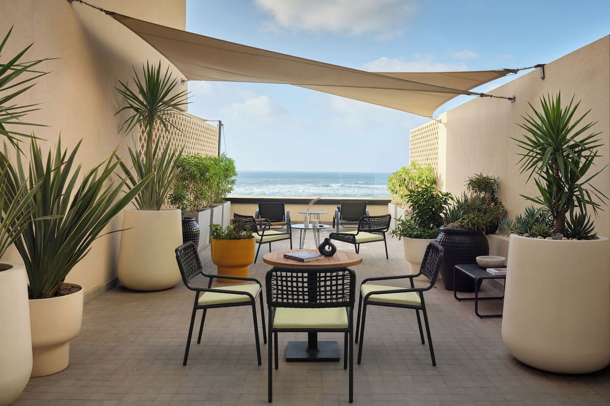 シグネチャー スイート (Sahrai) | セーフティボックス (室内)、デスク、遮光カーテン、WiFi (無料)