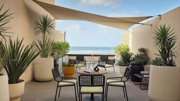 Coffres-forts dans les chambres, bureau, rideaux occultants