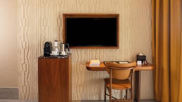 Deluxe Room, 2 Twin Beds | In-room safe, desk, blackout drapes, free WiFi