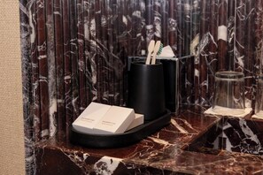 Hair dryer, slippers, towels, soap - Villa Sahrai, a Member of Design Hotels (Casablanca)