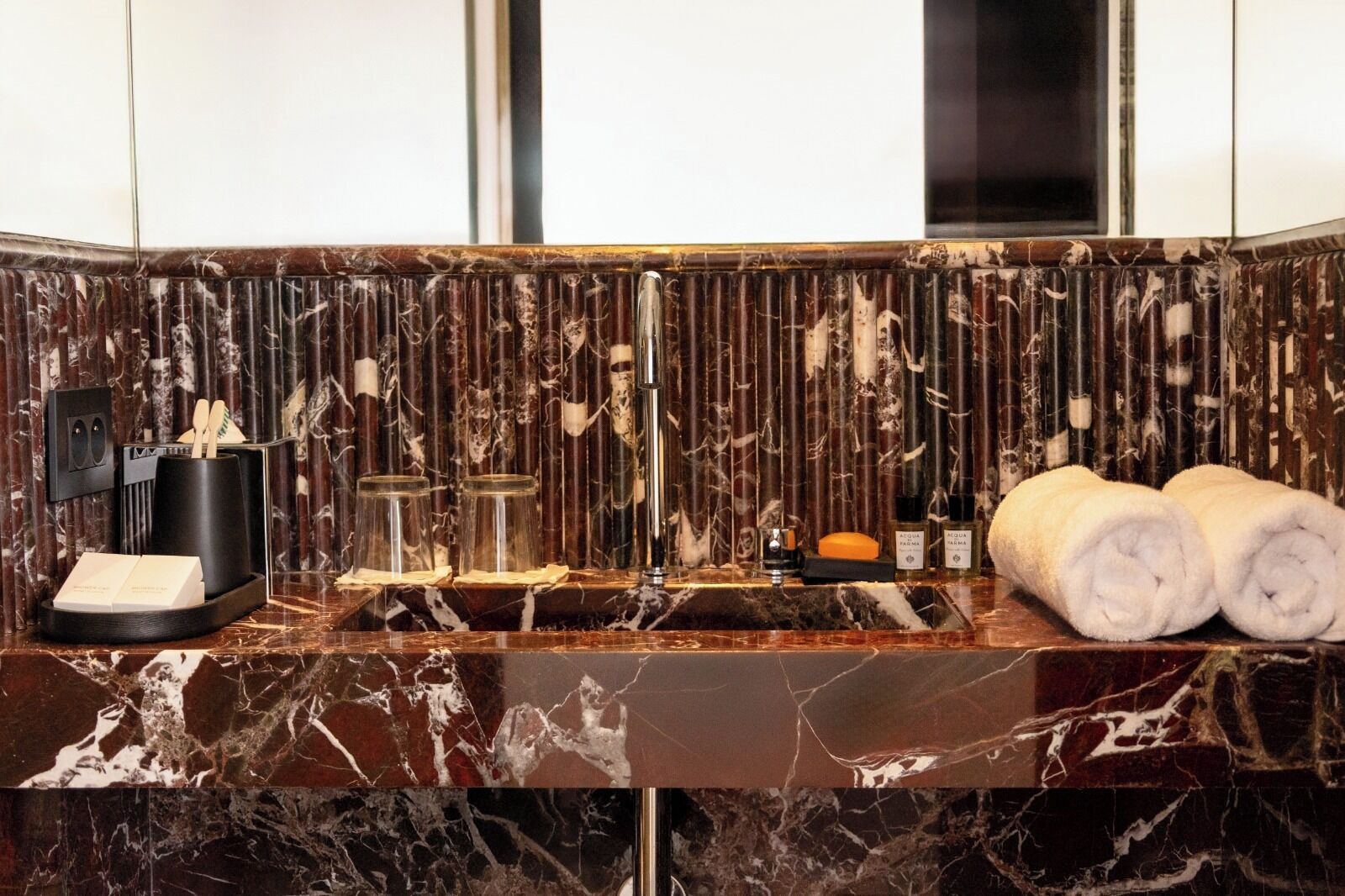 헤어드라이어, 슬리퍼, 타월, 비누