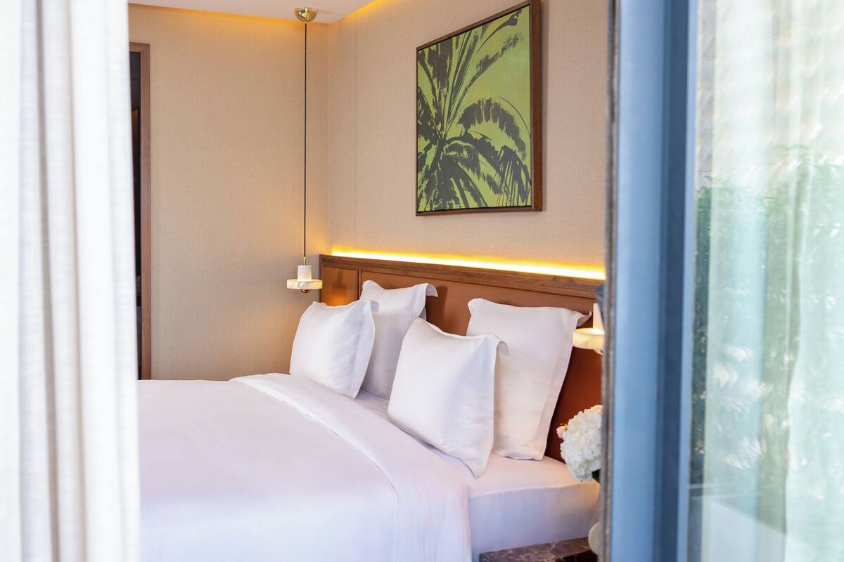 Habitación Deluxe, 1 cama de matrimonio, terraza | Ropa de cama de alta calidad, minibar, caja fuerte y escritorio
