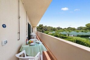 Outdoor dining - Le Onde Apartment 6 with Pool n.116/b, Otranto, Italy (Otranto)