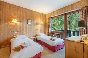 1 bedroom, bed sheets