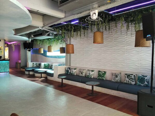 Property grounds - Go To Party Hostel and Bar Ao Nang (Krabi)