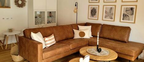 TV, bordtennis og stereoanlegg