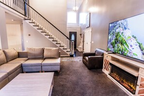Smart TV, fireplace