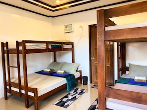 Ropa de cama de alta calidad y escritorio 