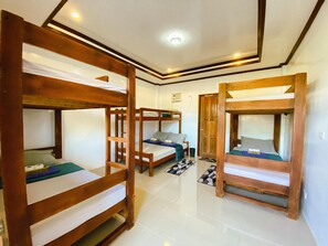 Premium bedding, desk, laptop workspace, free WiFi - Hapitanan Siargao (General Luna)