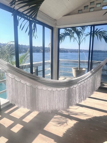 Spacious 5-bedroom house with AC, WiFi in delightful Tequesquitengo