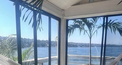 Spacious 5-bedroom house with AC, WiFi in delightful Tequesquitengo