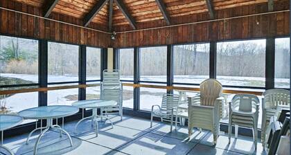 Mountainside efficiency at ski lift w/pool, hot tub & gym