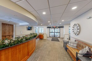 Lobby - Mountainside condo: walk to ski lifts, downtown, pool, arcade, gym (Lincoln)