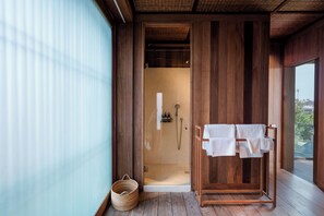 Villa | Bathroom | Free toiletries, soap, shampoo, toilet paper - The Cube Villa by Betterplace (Canggu)