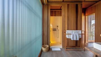Villa | Bathroom | Free toiletries, soap, shampoo, toilet paper