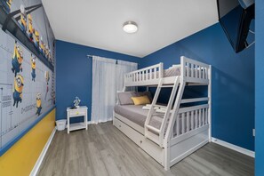 3 bedrooms, desk, iron/ironing board, travel crib