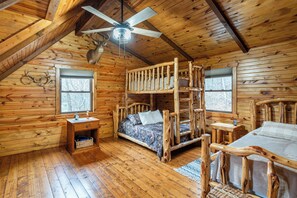 2 bedrooms, iron/ironing board, free WiFi, bed sheets - Wildlife Cabin Sleeps 6 (Mayslick)