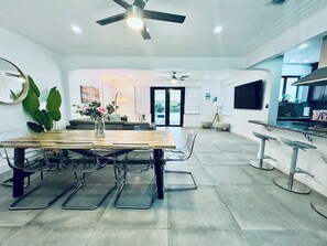 Dining - 3-bedroom Lovely and Modern Miami Pool Home near to beach. (Miami)