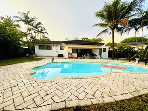 Pool - 3-bedroom Lovely and Modern Miami Pool Home near to beach. (Miami)
