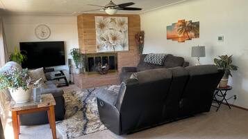 Smart TV, fireplace, DVD player