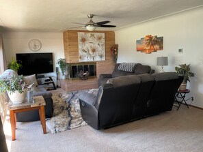 Smart-TV, Kamin, DVD-Player