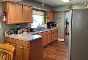 茶具/咖啡用具、电热水壶、搅拌机、厨具/餐具