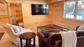 Smart-tv och eldstad