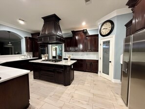 Refrigerador, microondas, horno, placa de cocina