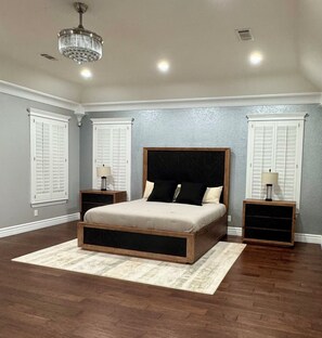 4 bedrooms, desk, free WiFi, bed sheets