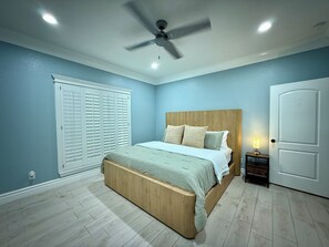 4 bedrooms, desk, free WiFi, bed sheets