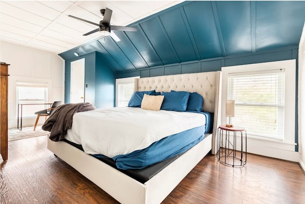 3 bedrooms, desk, iron/ironing board, free WiFi