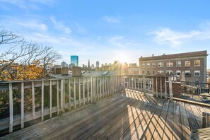 Property grounds - City Views Beacon Hill Apt: Rooftop Balcony, Fast WiFi, Near Cafes, MGH, Boston Commons, & Transit! (Boston)