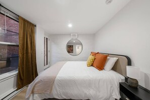 2 bedrooms, iron/ironing board, WiFi