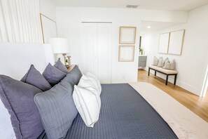2 室のベッドルーム、デスク、WiFi (無料)