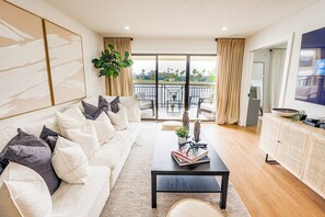 Smart TV - Beautiful Waterfront Condo w/ Balcony, Sunsets & Modern Amenities in Wesley Chapel! (Wesley Chapel)