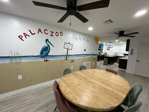 Dining - Pelican Place--lit dock, crab cages, W/D, 5 TVs, gameroom, fully stocked kitchen (Palacios)