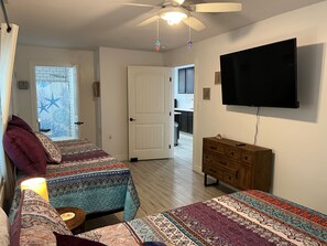 3 habitaciones, tabla de planchar con plancha, wifi y ropa de cama