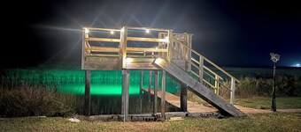 Pelican Place--lit dock, crab cages, W/D, 5 TVs, gameroom, fully stocked kitchen
