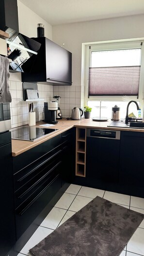 Mikrowelle, Ofen, Herdplatte, Geschirrspüler