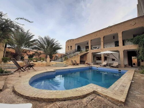 Guest house Dar Traki Tozeur tourist area with swimming pool and breakfast included.