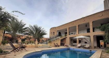 Guest house Dar Traki Tozeur tourist area with swimming pool and breakfast included.