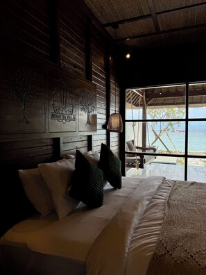 Executive Room, 1 King Bed, Beach View | Egyptian cotton sheets, premium bedding, Select Comfort beds