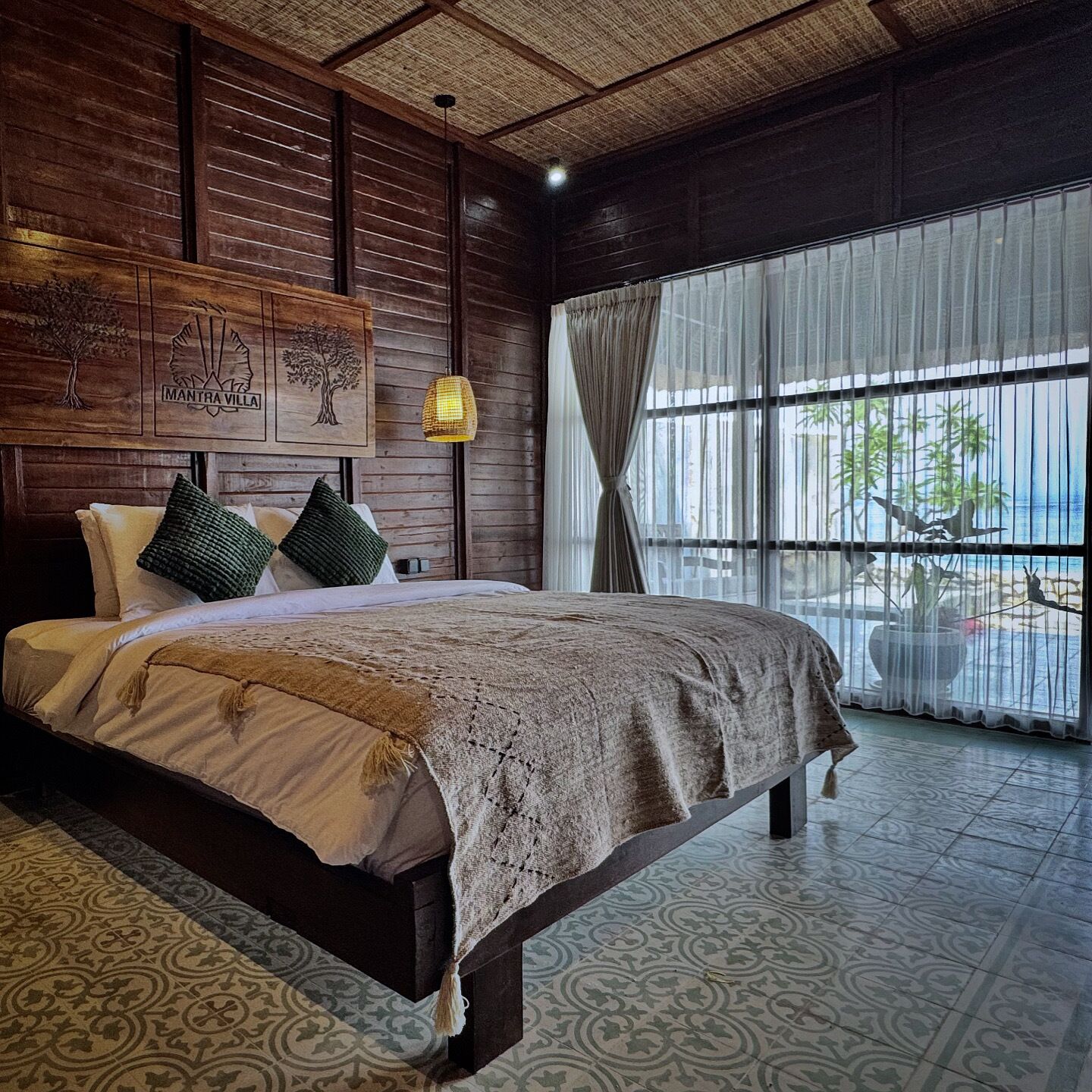 Executive Room, 1 King Bed, Beach View | Egyptian cotton sheets, premium bedding, Select Comfort beds