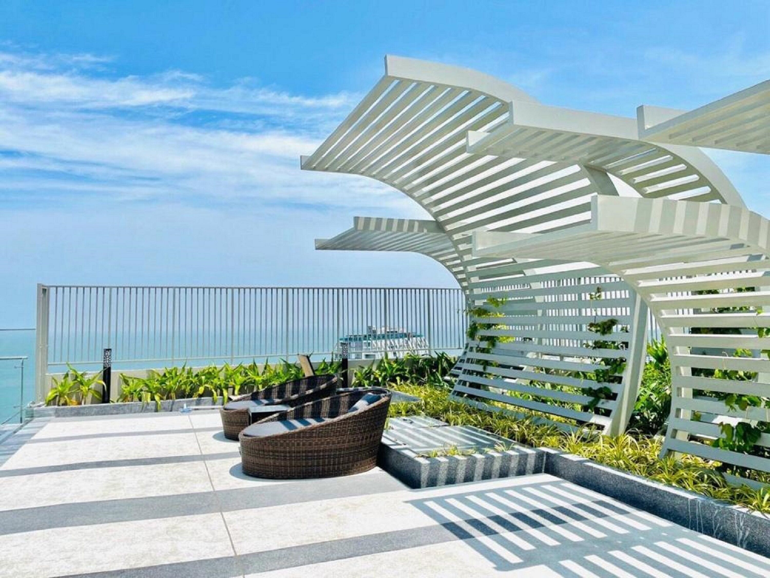 2 albercas al aire libre 