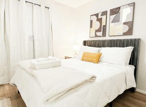 3 室のベッドルーム、アイロン / アイロン台、WiFi、ベッドシーツ