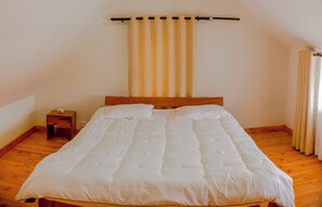 3 habitaciones, tabla de planchar con plancha, wifi y ropa de cama